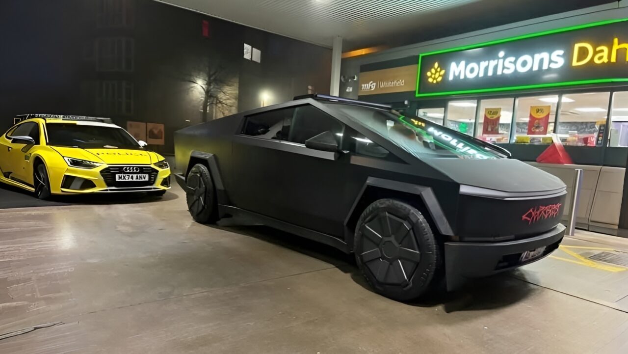 ingiltere gelen tesla cybertruck trafikten men edildi e1737150353316