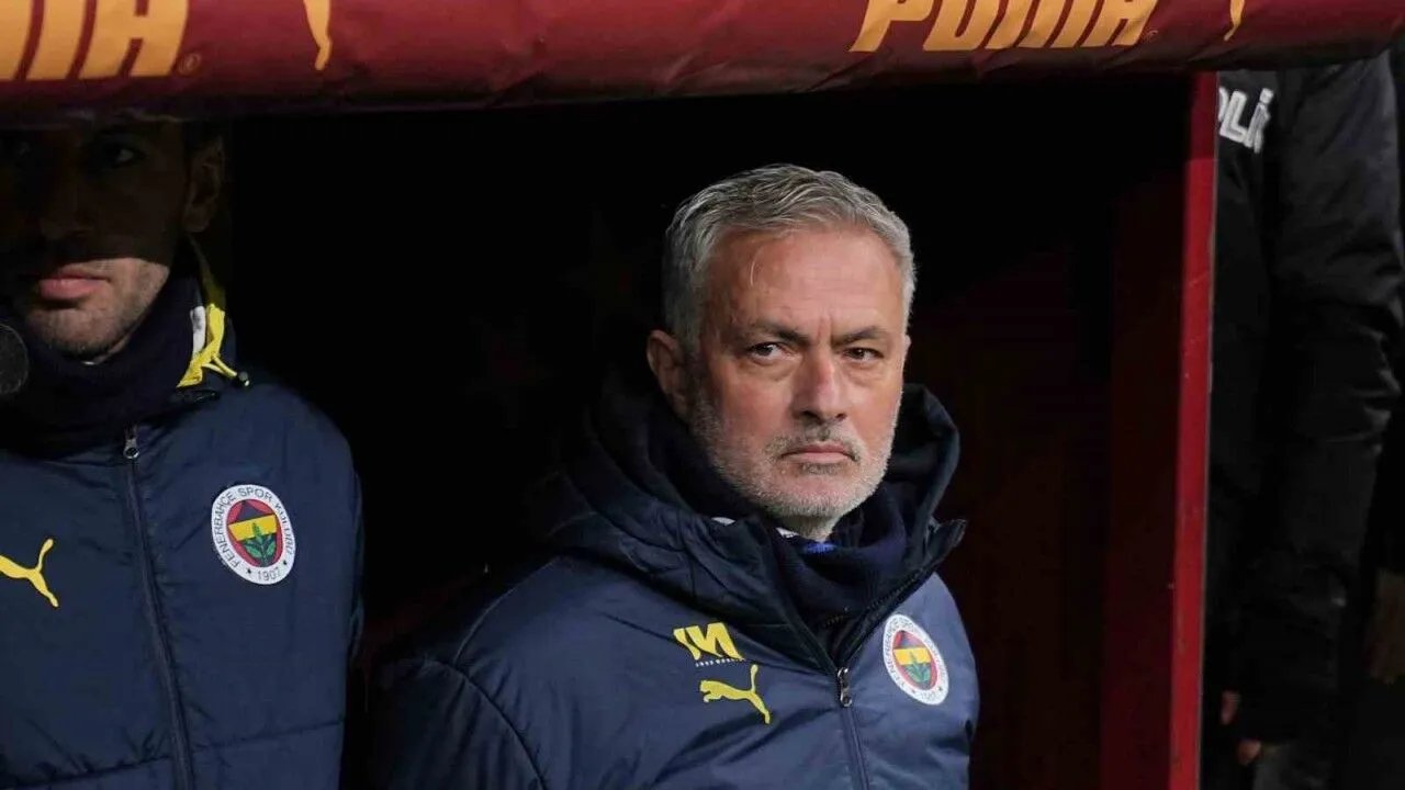 Fenerbahçe'de Mourinho'nun teknik ekibi netleşiyor: Portekiz’de hazırlık kampı yolda 10 515155