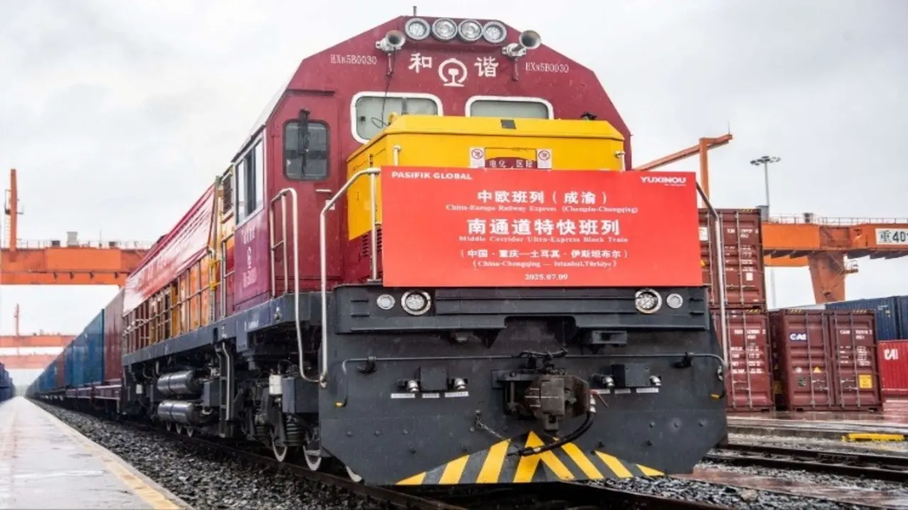 Cinden Turkiyeye ilk yuk treni.webp