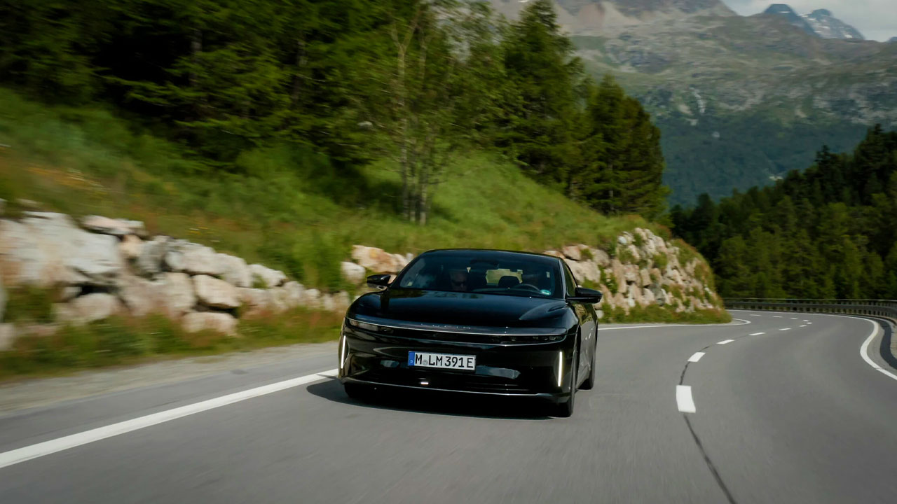 lucid air grand touring 1205 km yeni dunya rekoru kirildi 1