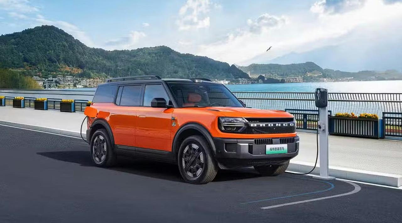 Ford Bronco 1