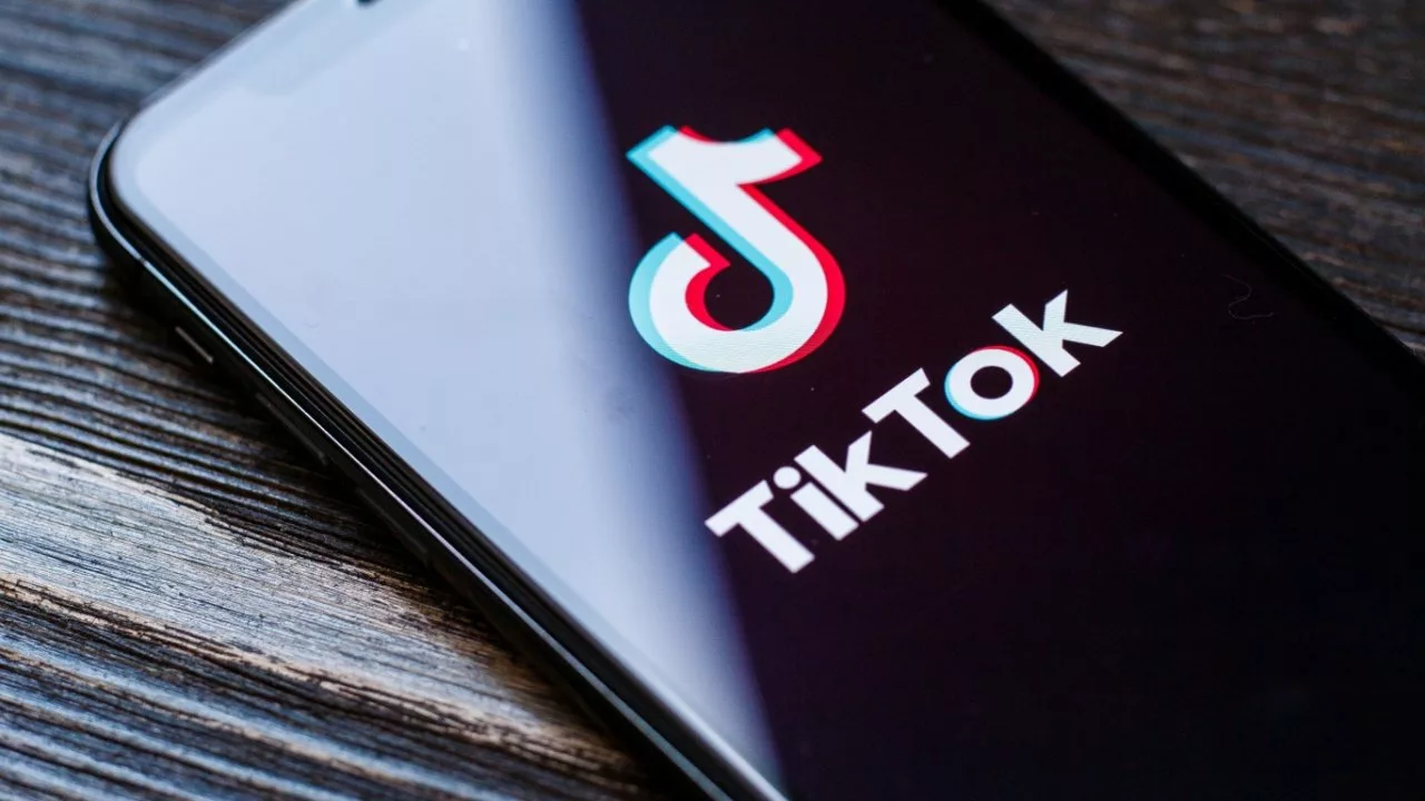tiktok rakibi upscrolled.webp