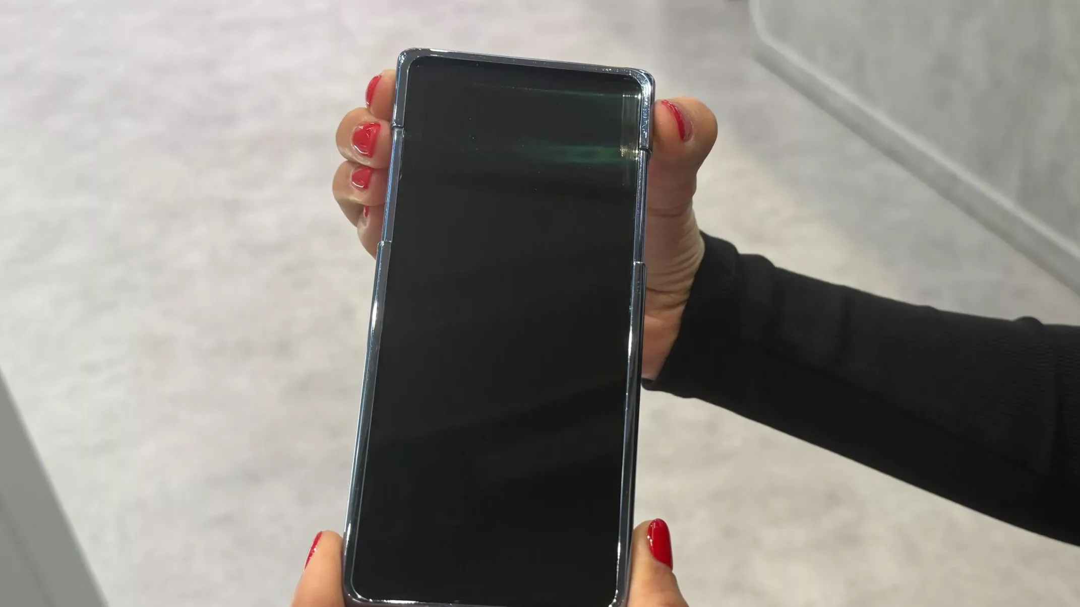 samsungdan cektikce uzayan ekran 3 edited.webp