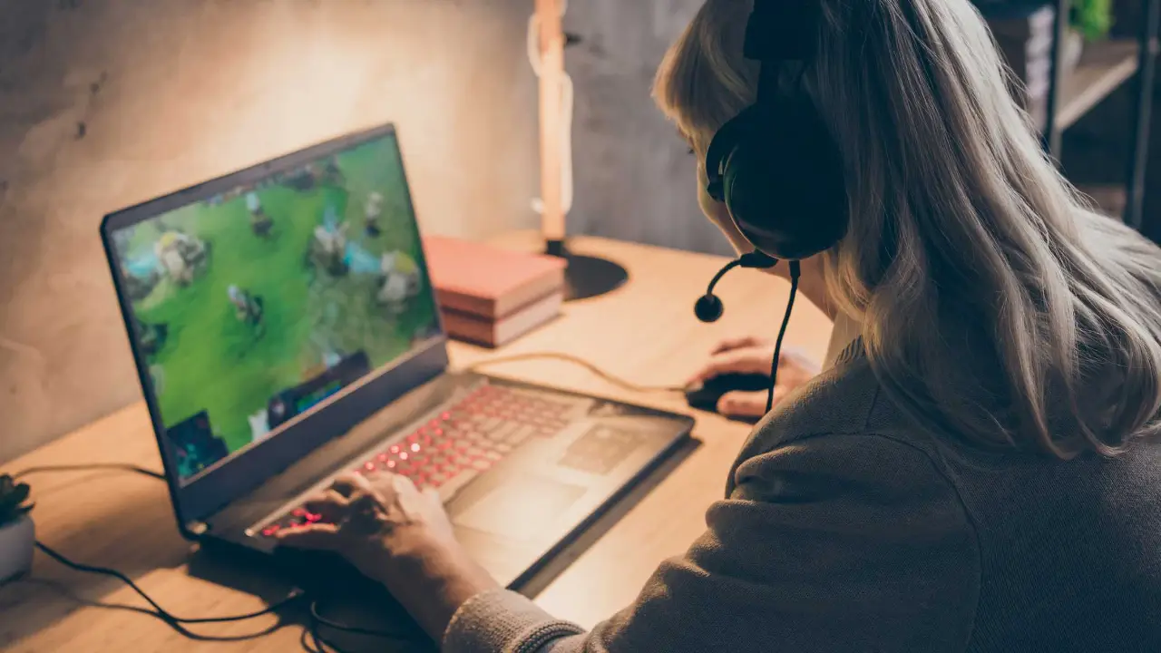 91 yasindaki kadin gamer.webp