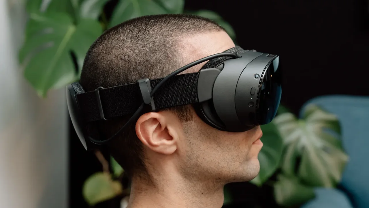 valve 13 tonluk vr basligi ithalati gerceklestirdi.webp