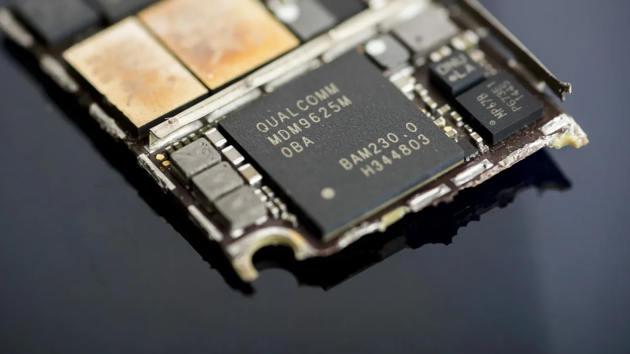 apple qualcomm ile yollari ayiriyor.webp