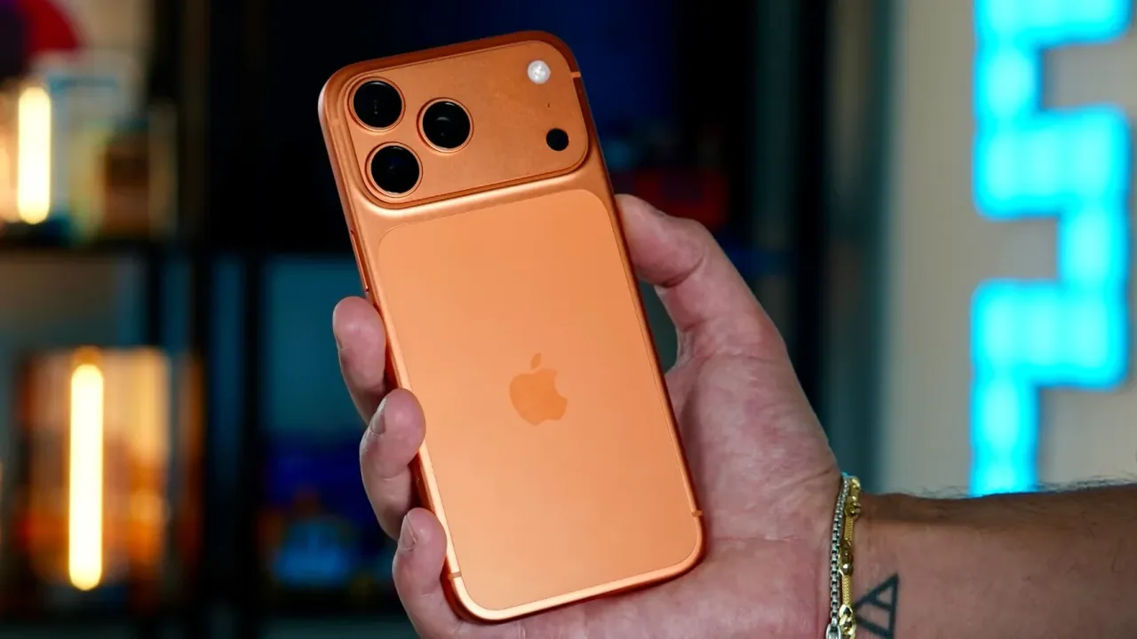 iphone 17 pro maxi gomduler 250 yil sonra acilacak.webp