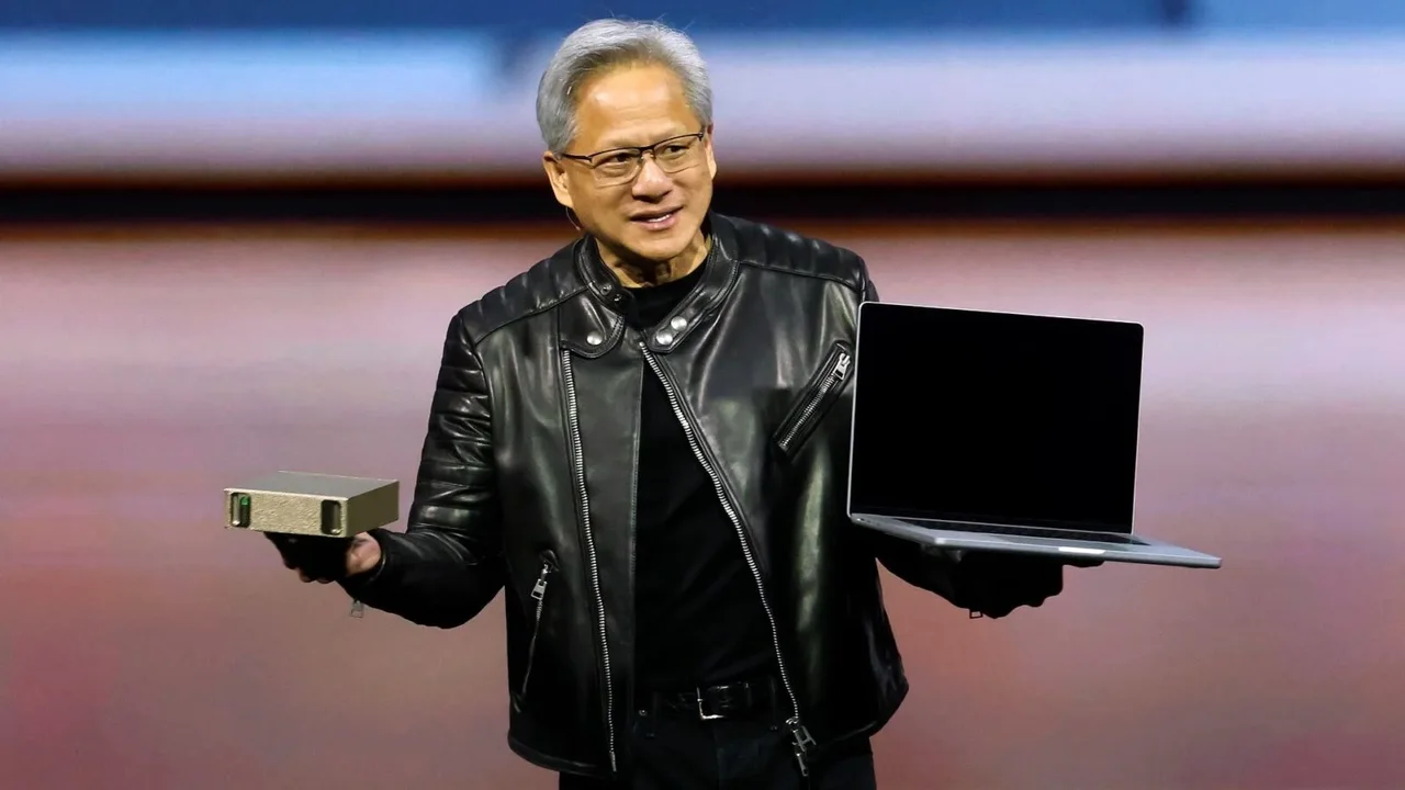 nvidia ceosu jensen huangin deri ceketi acik artirmada 960 bin dolara satildi.webp