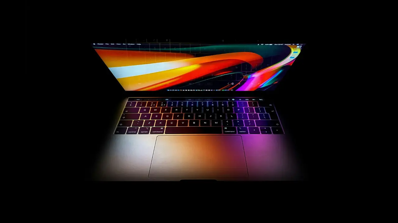 yeni macbook pro tasarimi beklenenden erken geliyor.webp